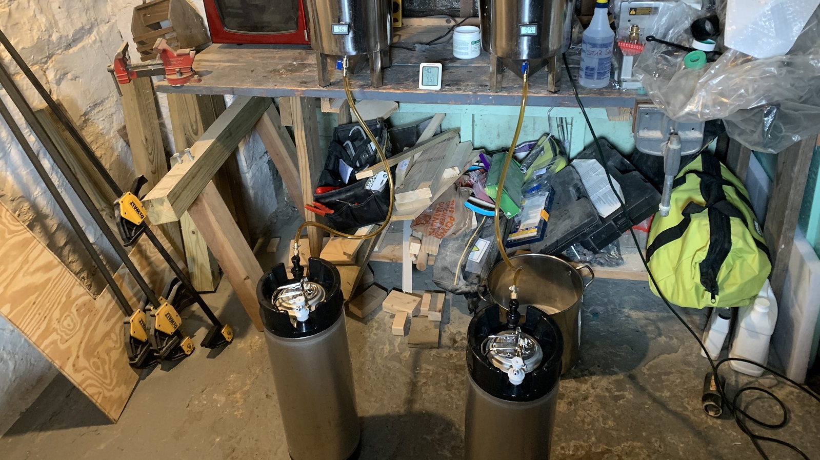 14_brewingwithoakspiralsvscubes_kegging