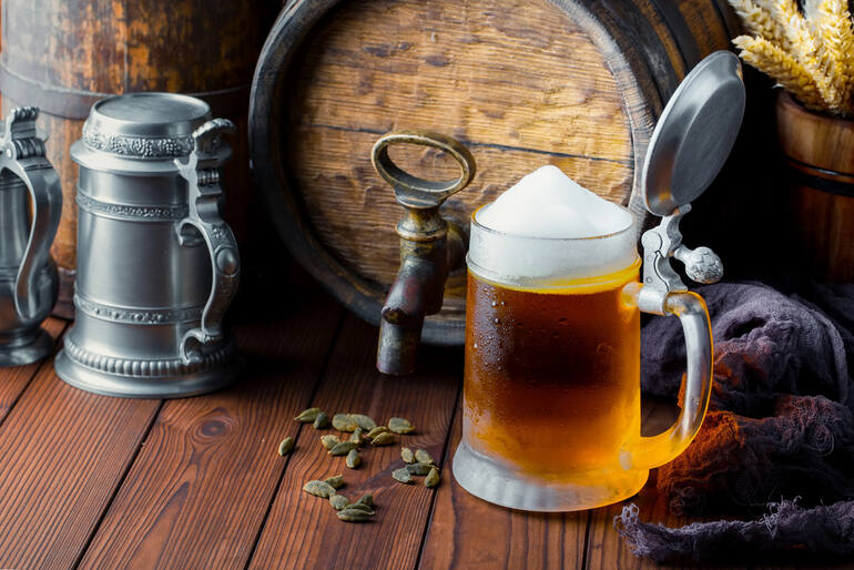 Glass of improved beer following a gamified homebrewing process